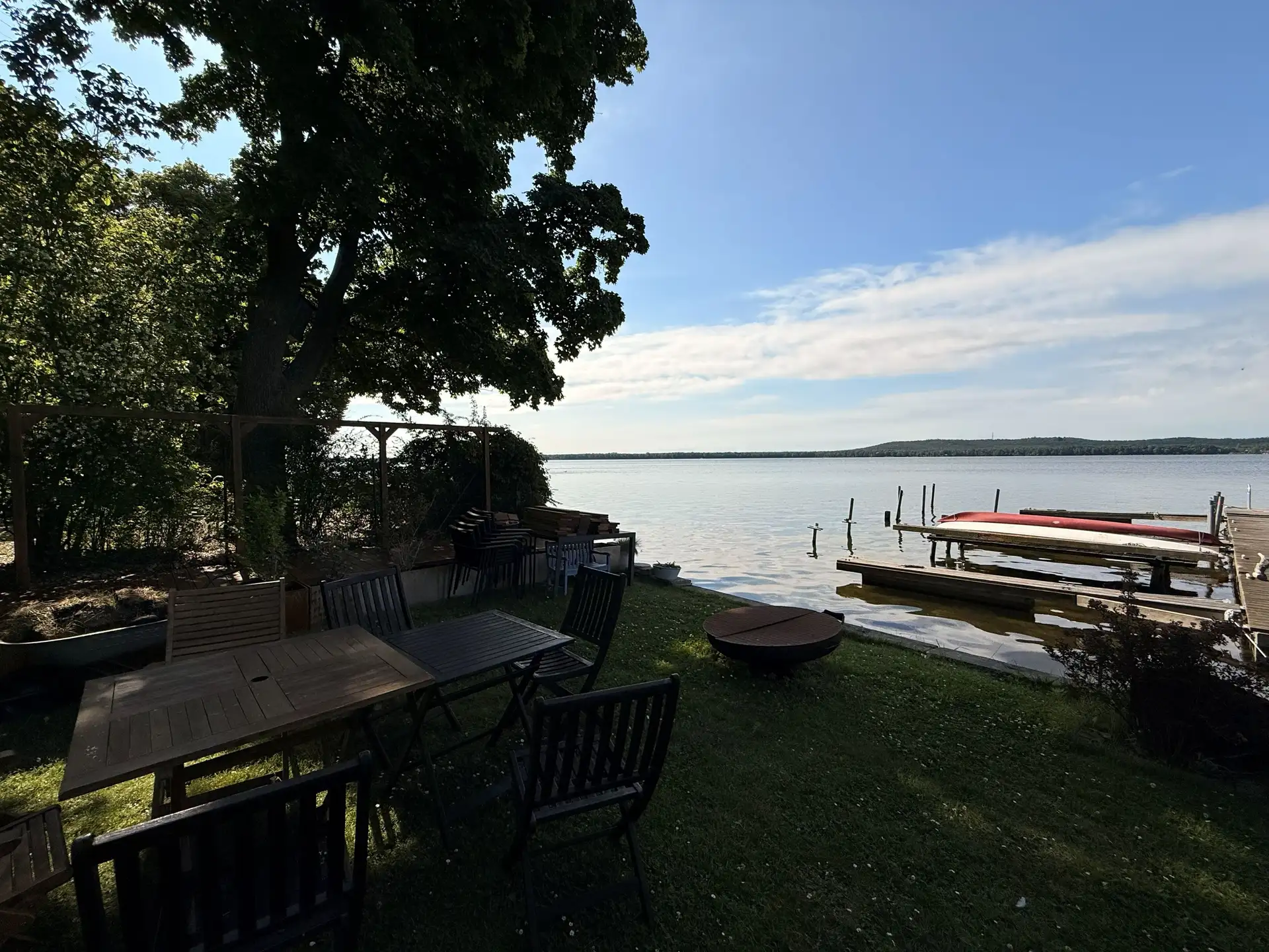 Wo Berlin aufs Wasser trifft – "Neubau"-Penthouse am Müggelsee mit einem Bootspl
