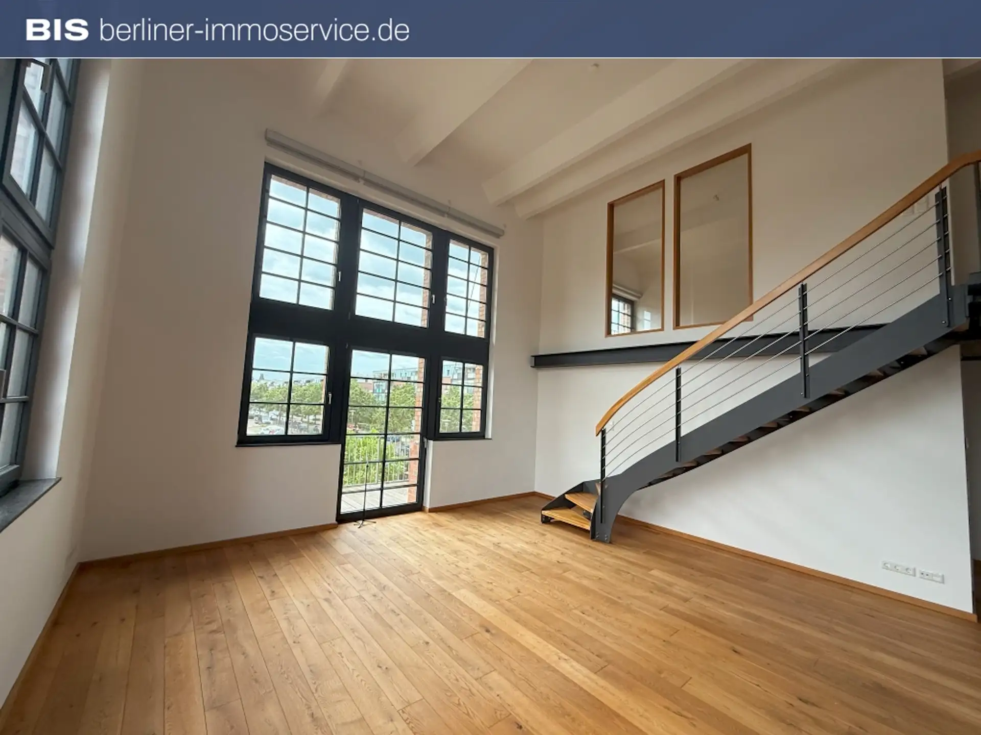 New York Flair an der Spree – außergewöhnliches Loft mit Galerie und Südbalkon