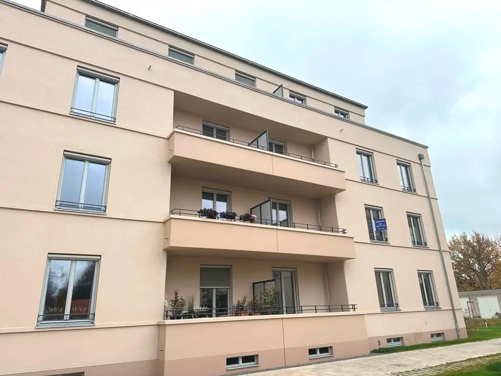 Hochmoderne Eigentumswohnung mit Einbauküche und Pkw-Stellplatz mit Wallbox in r